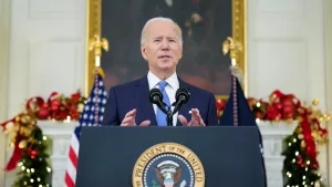 Biden anuncia que EU distribuirá 500 millones de test adicionales de covid-19